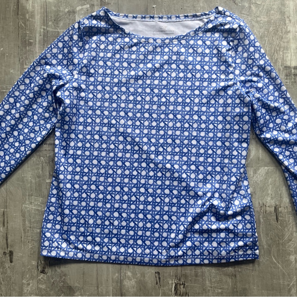 Vineyard Vines Women’s large  Boat Neck poly spandex blue /white